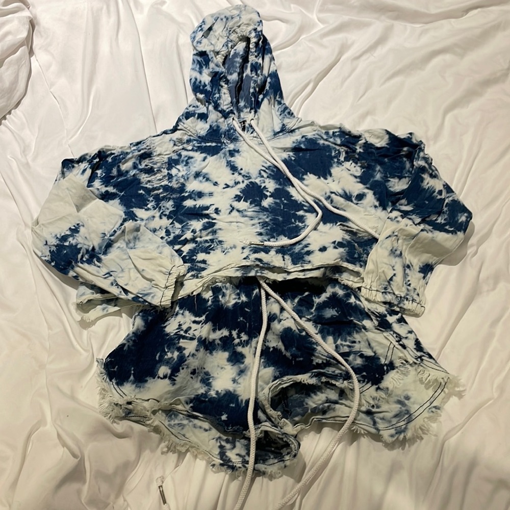 Thrill Jeans thin distressed acid wash denim shorts and cropped hoodie set